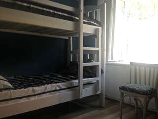 Хостелы Indie Mindi Тбилиси Кровать в общем 6-местном номере для мужчин и женщин-4